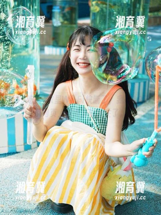 家里Wi-Fi快断了，我在19吃瓜网页上被新鲜事迷住了。