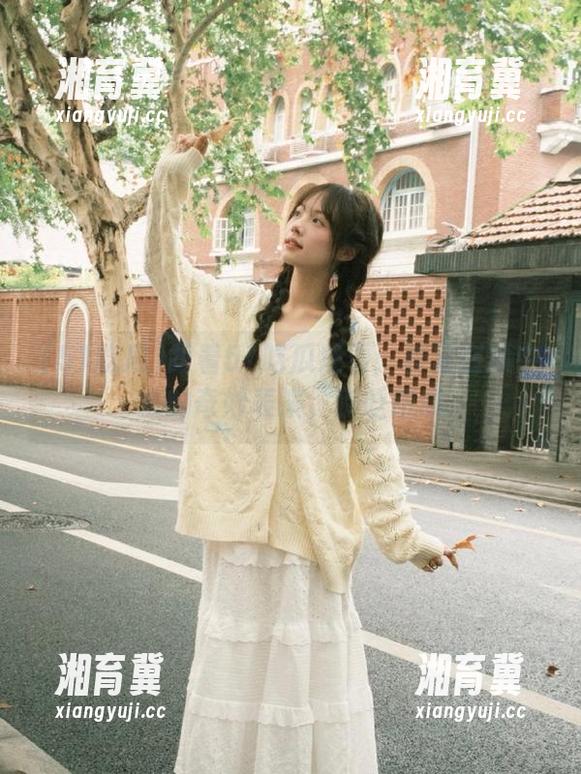 跟着51吃瓜观看：胖猫在瓜中心的奇妙表演，别眨眼哦