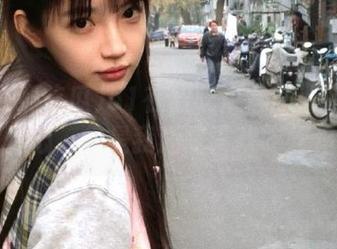 51在线吃瓜官网：有瓜就能开心，但是我还是喜欢吃炸鸡。