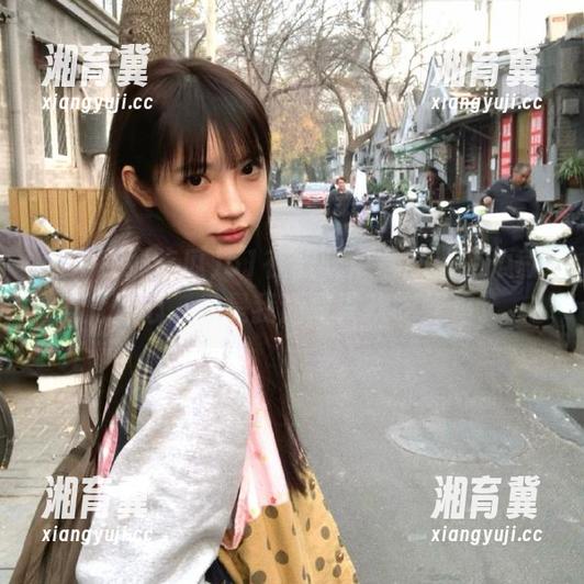 51在线吃瓜官网：有瓜就能开心，但是我还是喜欢吃炸鸡。