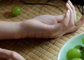 91吃瓜官网：黑料太多，我的脖子快被扭断了！