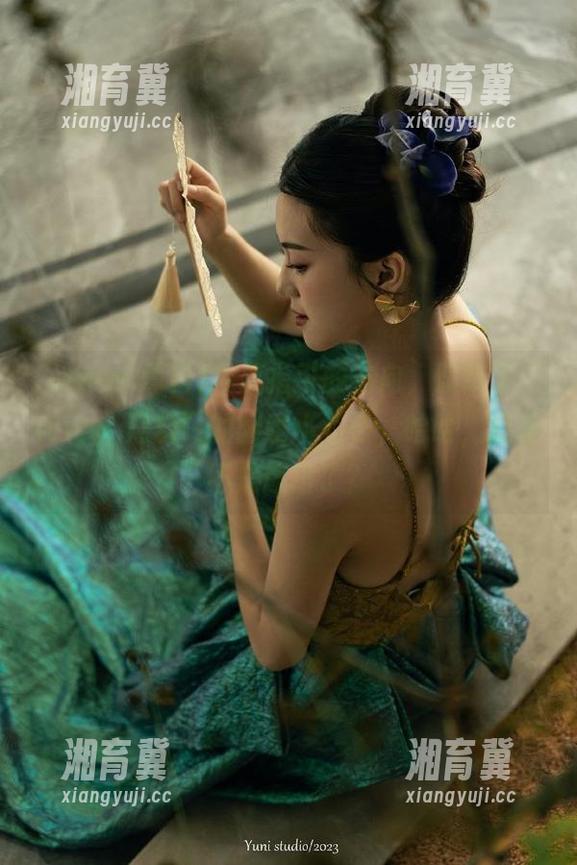 导航指引的方向，偏离了“www.黑料”的幽暗小巷子，哈哈，我是不是迷路了？