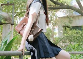 跑去www吃瓜网36wcc的ios版，结果吃瓜后只能用表情包回应。