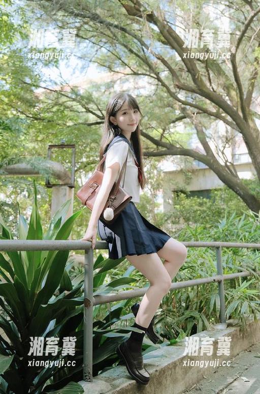 跑去www吃瓜网36wcc的ios版，结果吃瓜后只能用表情包回应。