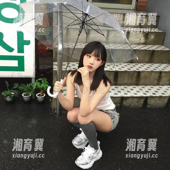 九一吃瓜中心官网：观看瓜的同时，不小心抢了眼球！