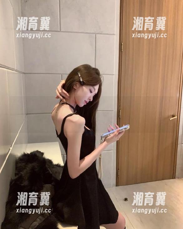 冲哥精选网页上，那个玩偶的表情，真让人心痒痒！