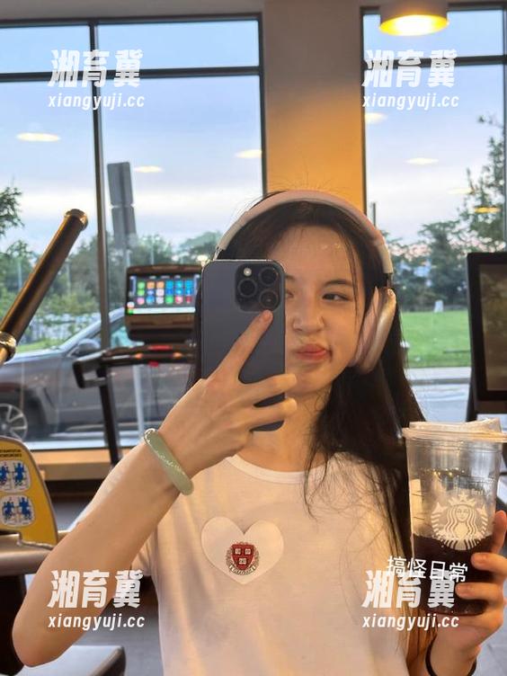 不信你下载“冲哥黑料”，开开主页微博，保证聊到天昏地暗也不想停！