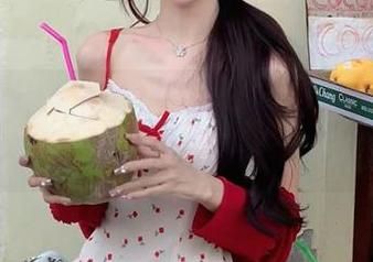 吃瓜51网页：加州大学女博士的野心和风波双拼再加料