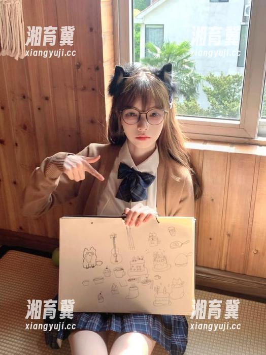 吃瓜网 “吃瓜网”画风一转,朝阳和封闭后的花园约会记;点开链接,心情也跟着展开。