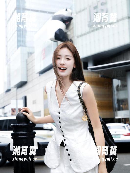 在“52吾爱吃瓜”网址，八卦跟追剧一样，一口气就能追十集，只不过是不同的剧。