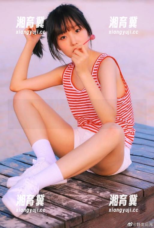 紧急直达我爱吃瓜51，时尚襦裙配吃瓜就妥妥的！