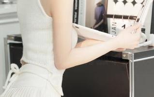 免费送你“黑料正能量”，让你吃瓜不再孤单！