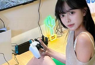 暗藏玄机的黑料社入口，向日葵照耀下的瓜果可不简单。