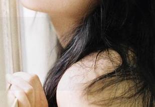 吃瓜不分时间，“51黑料社”app：你以为刚睡醒吗？其实是个睁眼的瓜！