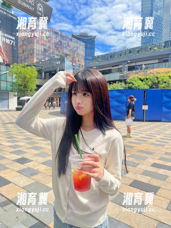 黑料网今日发布惊天大瓜，瞬间让我掉进了八卦的大坑里